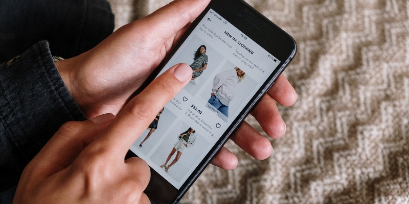 traditional commerce and ecommerce