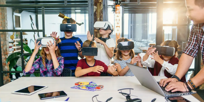 VR-and-AR-technology-solutions-for-education